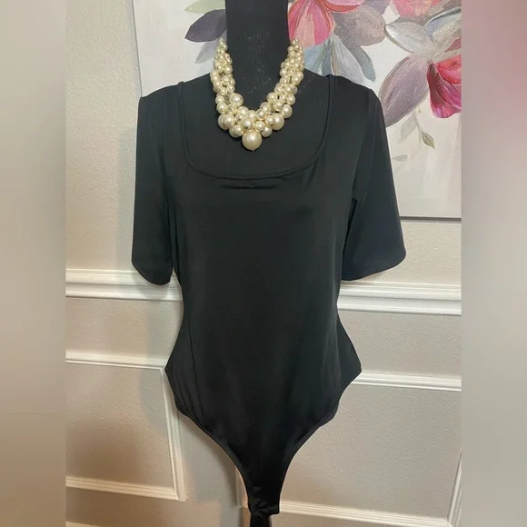 Black Fitted Bodysuit with Short Sleeves || Size 2XL (16) - Picture 11 of 13